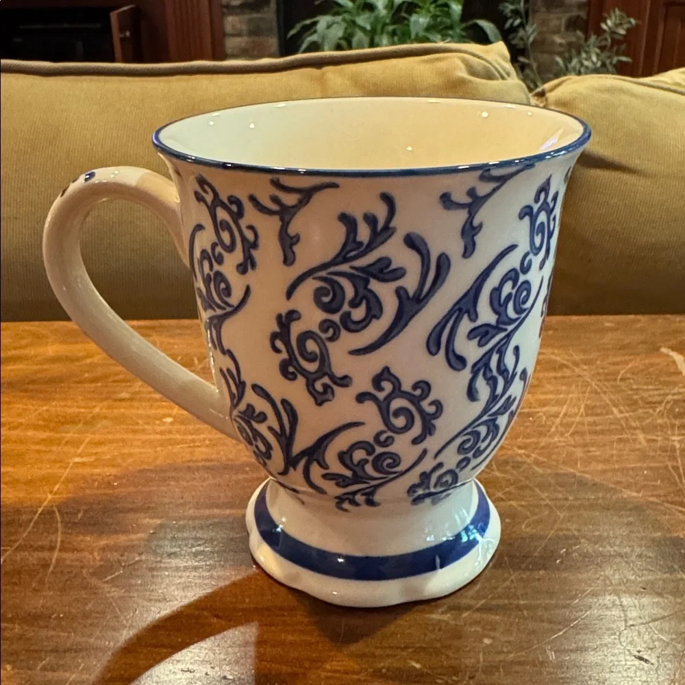 NEW Sur La Table MUG Blue And White Pattern Footed Classic Traditional Stoneware